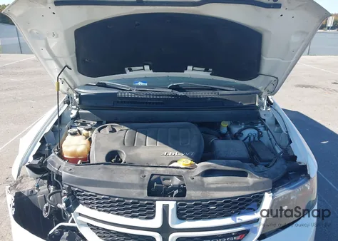 2015 Dodge Journey R/T z USA, uszkodzony, nr VIN 3C4PDDEG9FT611964